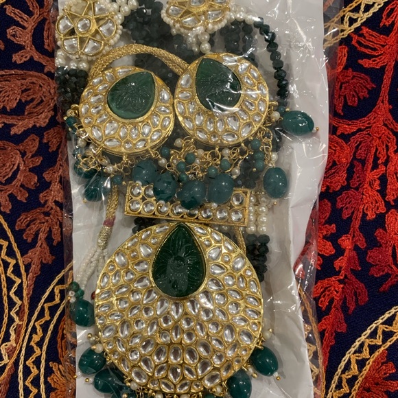 Indian necklace with earrings set - Picture 2 of 4